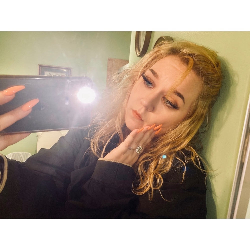 Meet your Posher, Madeline